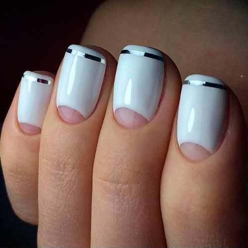 лунный дизайн ногтей в белом цвете 