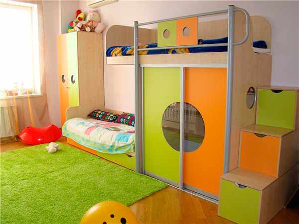 дизайн детской комнаты в ярких цветах