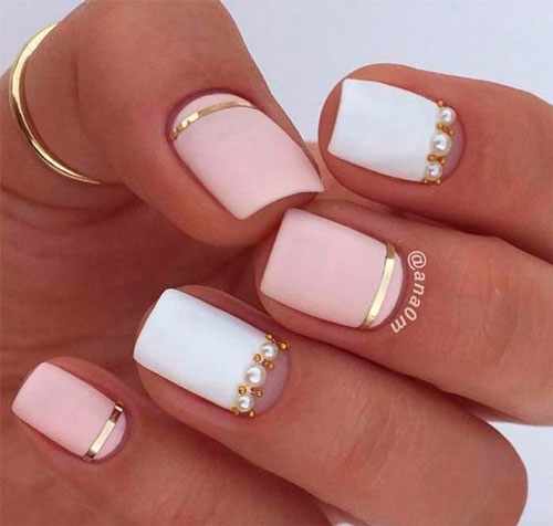 дизайн ногтей в белом цвете с розовым рисунком