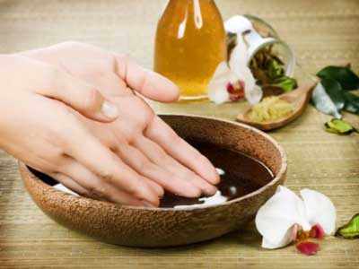 Шелушение кожи на пальцах рук: причины и лечение с помощью масок