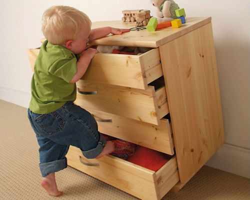 Устойчивая мебель в детской комнате
