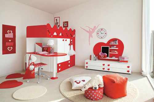 детская комната в красных цветах