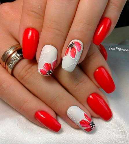 дизайн ногтей в белом и красном цвете
