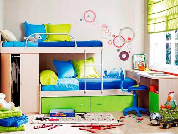 Дизайн детской комнаты для 2 мальчиков: двухъэтажная кровать