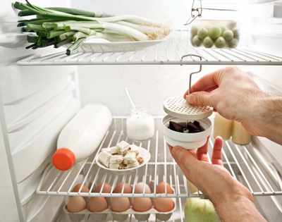 как избавиться от неприятного запаха в холодильнике в домашних условиях