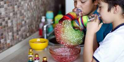 Как сделать дома раствор для мыльных пузырей для ребенка