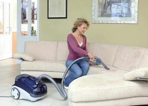 как почистить эффективно мягкую мебель самостоятельно