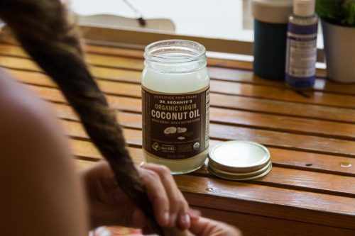 кокосовое масло помощь волосам