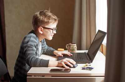 Почему ребенок много времени проводит за компьютером