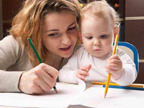 как учить ребенка с года рисованию