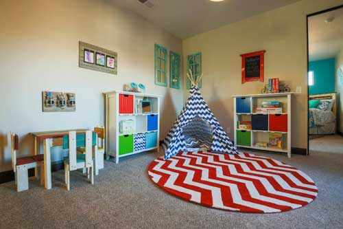 Планировка детской комнаты для двоих детей: хранение игрушек 2