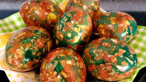 Яйца на Пасху в шелухе и зеленке