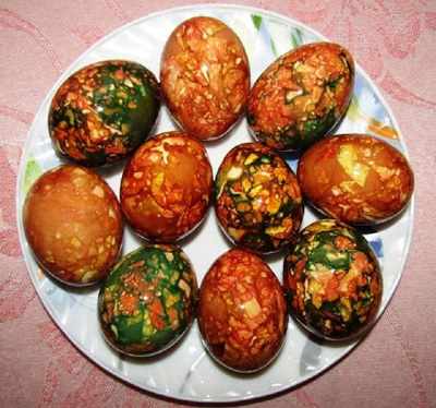 Яйца на Пасху в шелухе и зеленке 2