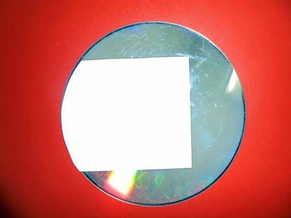 Прямоугольник с одной округлой стороной, наклеенный на диск