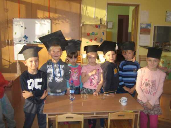 Дети в профессорских шляпах