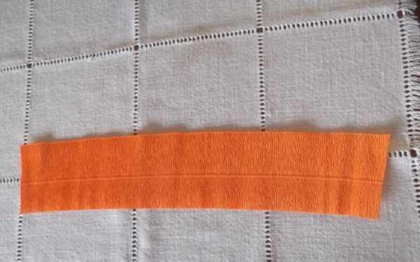 Лента оранжевой бумаги