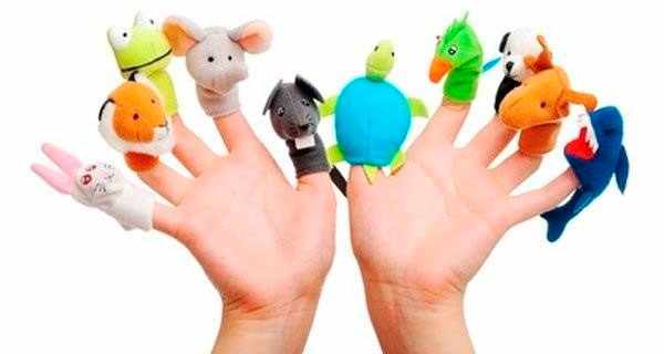 Тканевые игрушки на пальцах обеих рук