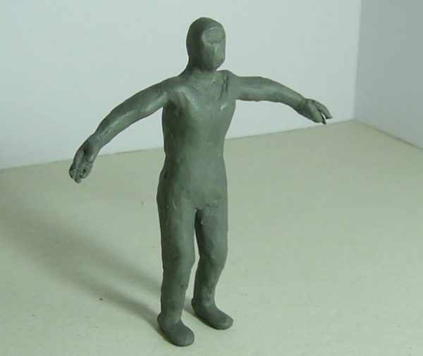 Фигурка человека скульптурным способом
