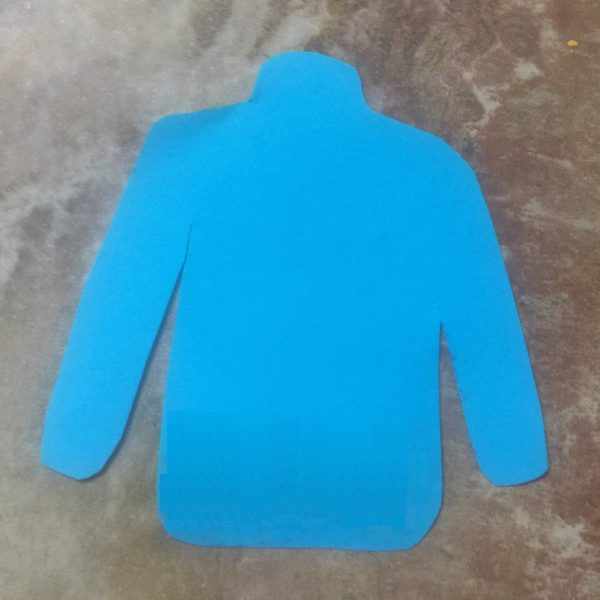 Заготовка свитера из голубой бумаги