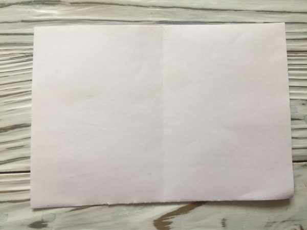 Лист бумаги с обозначенной границей
