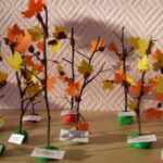 Осенний лес из сухих веточек и листочков из цветной бумаги