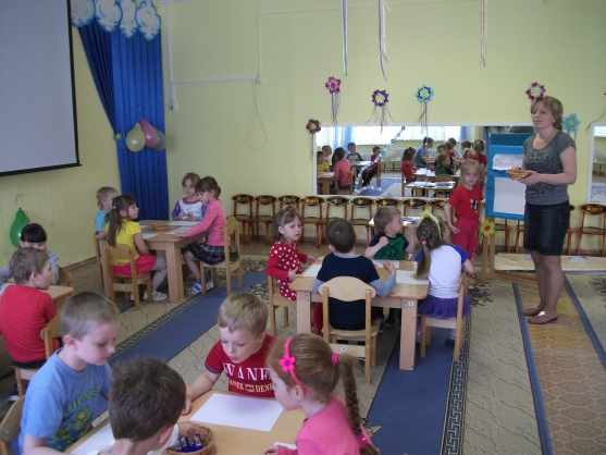 ФЭМП в детском саду: за каждым столом по 4 человека
