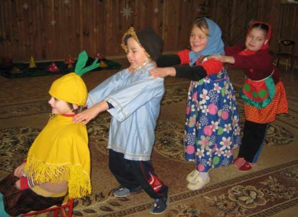 Дети участвуют в игре-драматизации по сказке «Репка»