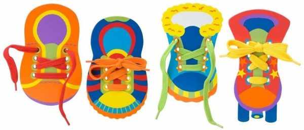 Тренажёры-шнуровки в форме детской обуви