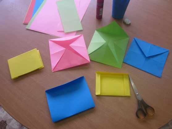 Разноцветные конверты для лэпбука