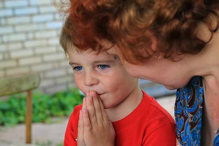 Ребенок молится