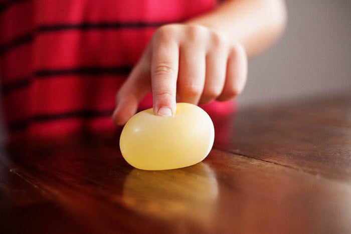 Яйцо после вымачивания в уксусе
