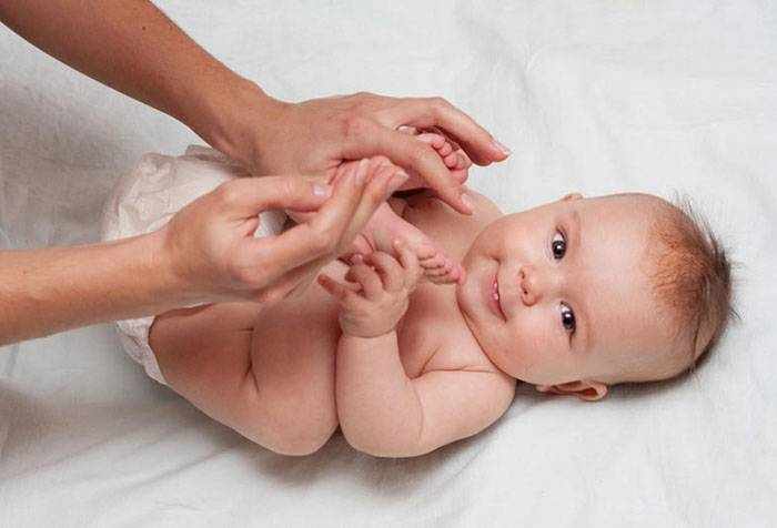 Гимнастика с двухмесячным младенцем