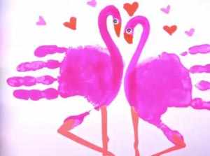 рисование ладошками фламинго
